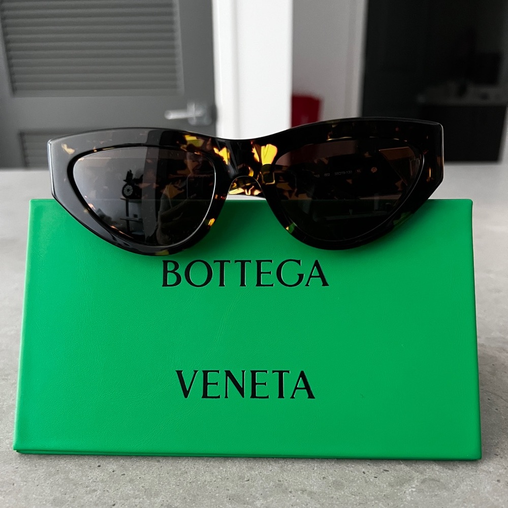 Bottega Veneta cat eye tortoise sunglasses